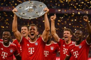 Der FC Bayern München feiert seine 34. deutsche Meisterschaft.
